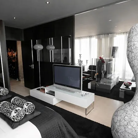 Penthouse Grand Noir *