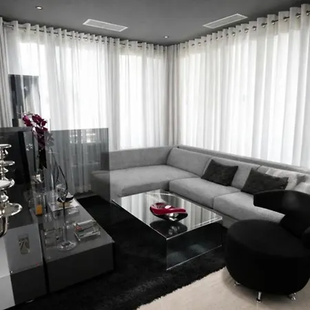 Penthouse Grand Noir * Guia (Faro)