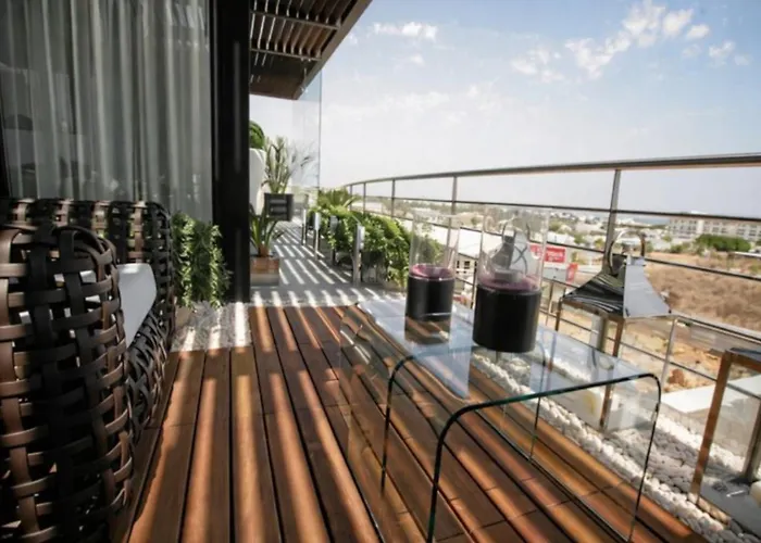 Penthouse Grand Noir *